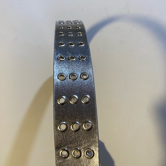 Silver triple row of grommets, SZ XL waists 36”-42”may be bonded leather or faux - Picture 4 of 7